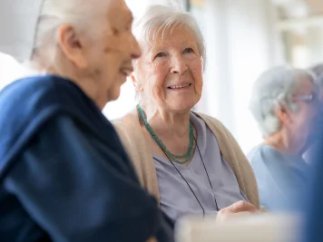 zwei diakonische Schwestern